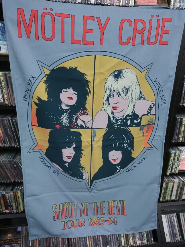 MOTLEY CRUE / Shout at the Devil member (FLAG)